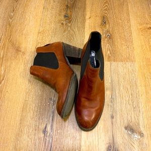 Great Leather women’s boots shoes heels size 7.5